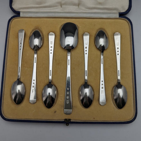 1937年 英国ヴィンテージ 純銀(925シルバー) ティースプーン6本&シュガーショベルセット ケース入り Mappin & Webb
